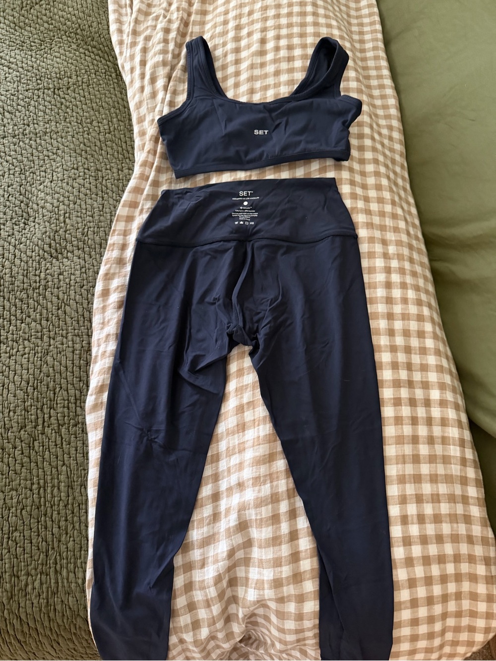 SET ACTIVE - AIRLUXE BREATHE SCOOP BRA AND LEGGINGS - COLOR SPADES - Picture 3 of 4